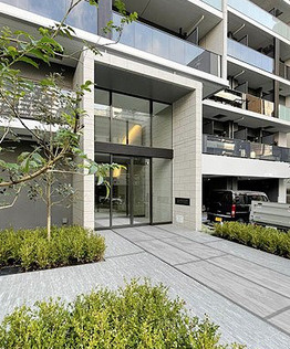 ルネフラッツ谷町四丁目のエントランス