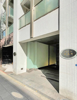 ネット伏見町のエントランス