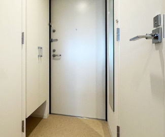 セレニテ難波リアンの玄関