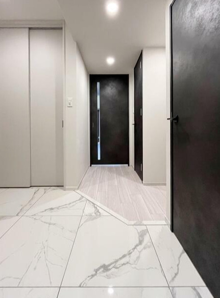 S-RESIDENCE福島diverseの玄関