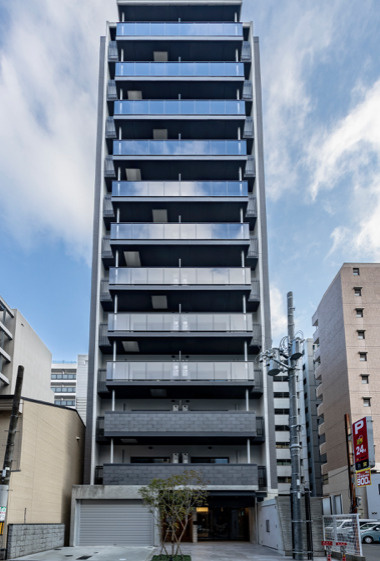 シーズンフラッツ大手前の外観