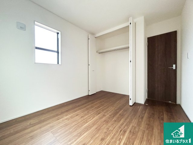 小野市神明町　第4期　新築一戸建ての洋室|収納スペースが充実しているので子供の成長に合わせてたくさん収納ができます！家族構成に合わせた様々な活用ができる収納！