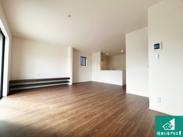 小野市神明町　第4期　新築一戸建ての居間・リビング|シンプルなリビングは、観葉植物等のインテリアを楽しめますね！パパ好みにも、ママ好みにも家具次第で雰囲気を変えることができます！