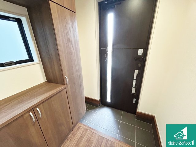 小野市神明町　第4期　新築一戸建ての玄関|シューズボックスにはたくさんの靴が収納できるので玄関周りはいつもスッキリ！ご家族が増えても安心！