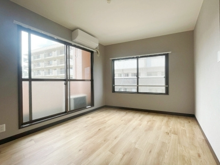 川口市元郷１丁目の賃貸マンションの内装|明るい色調の室内です