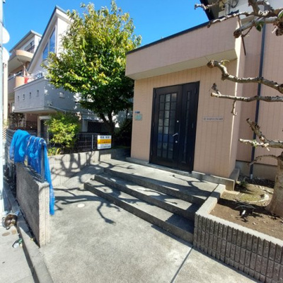 【エントランス】 | ストロベリーフィールズ