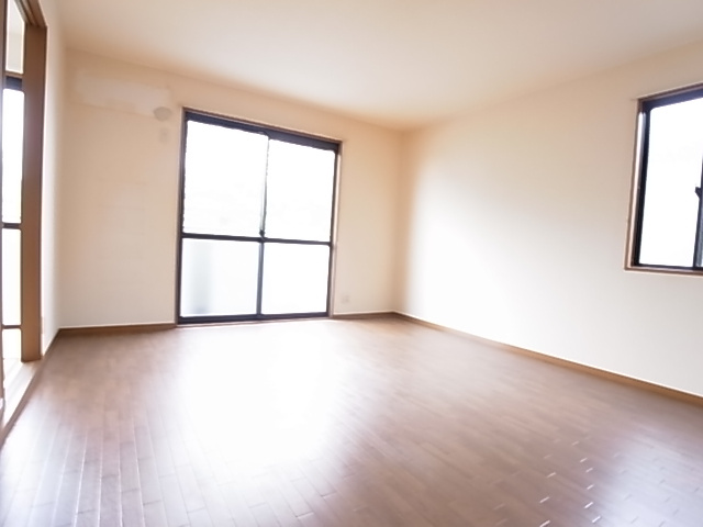 神戸市須磨区大手町５丁目のアパートの居間・リビング