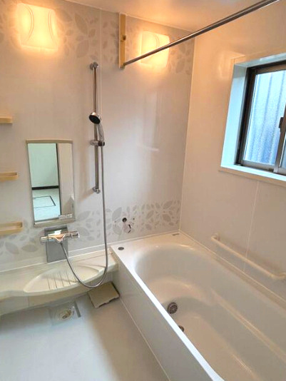 石手1丁目中古戸建の浴室|日々の疲れを癒すお風呂付です