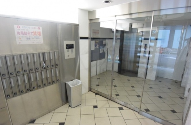 ロイヤルメゾン西天満のエントランス