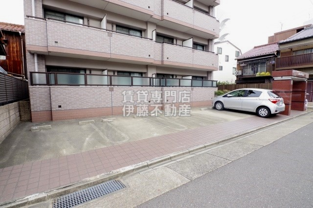 リベルテ大金の駐車場