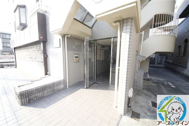 三宝マンションのエントランス