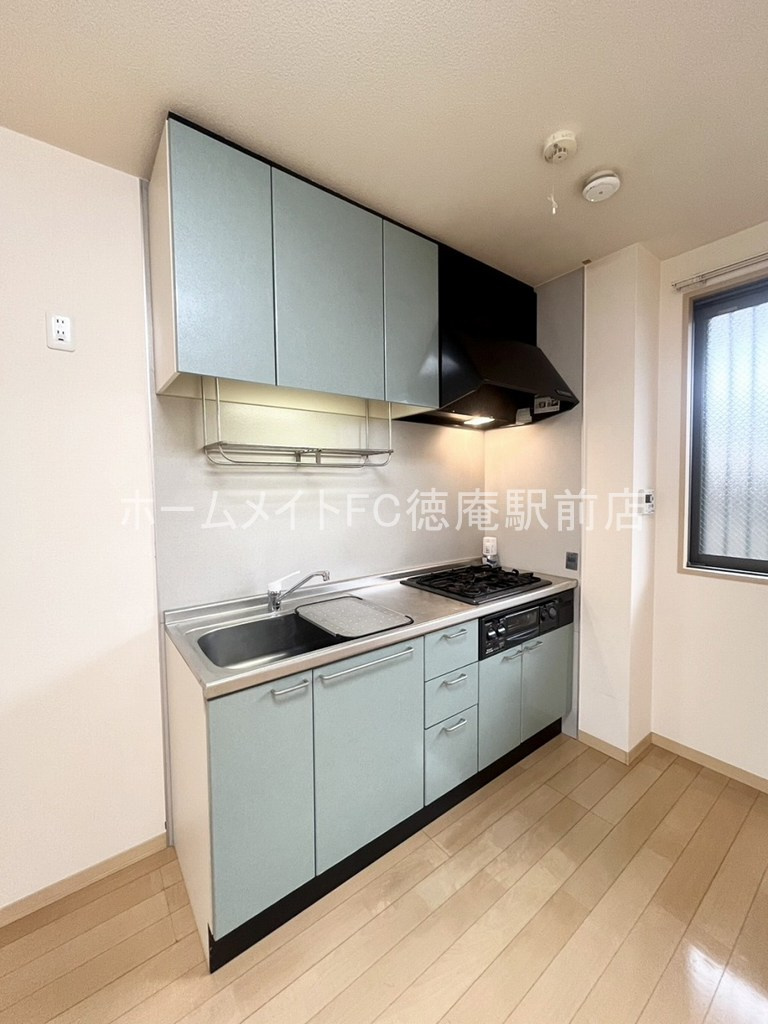 大東市灰塚５丁目のアパートのキッチン