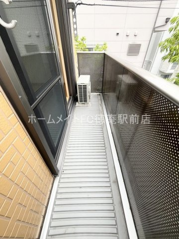 大東市灰塚５丁目のアパートのバルコニー