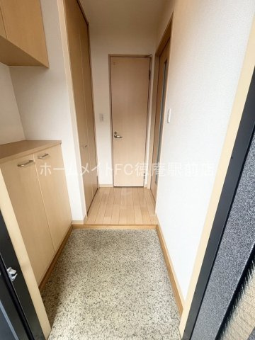 大東市灰塚５丁目のアパートの玄関