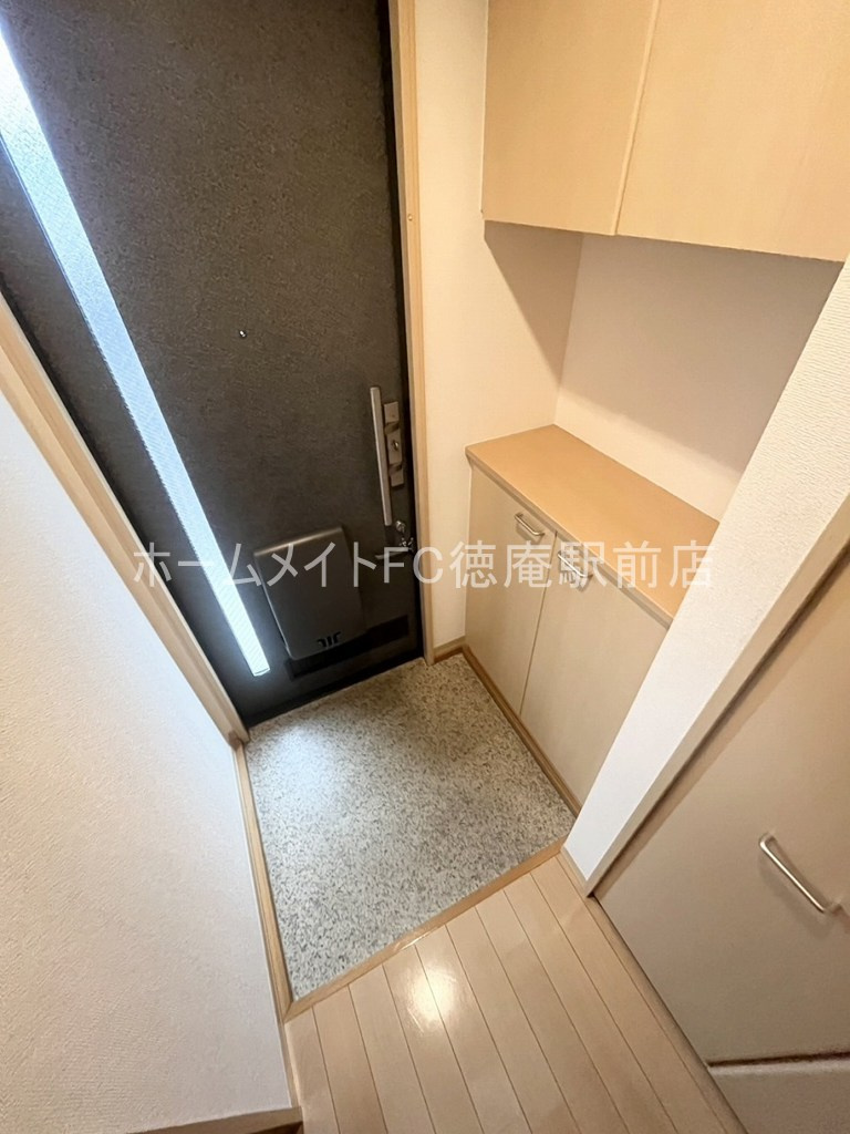 大東市灰塚５丁目のアパートの玄関