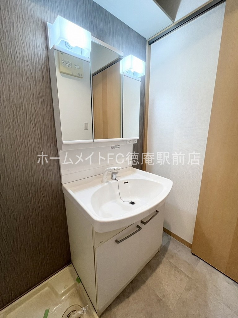 大東市灰塚５丁目のアパートの独立洗面台