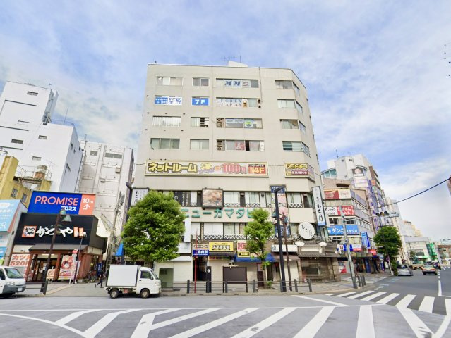 ニューカマタビルの外観
