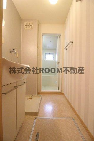 フルール・ド・シャモニ の居間・リビング|明るい洗面所です