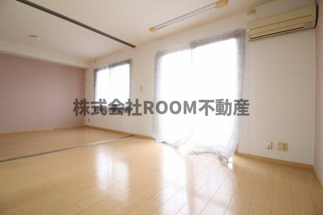 フルール・ド・シャモニ の居間・リビング|コンパクトで使いやすい洋室です