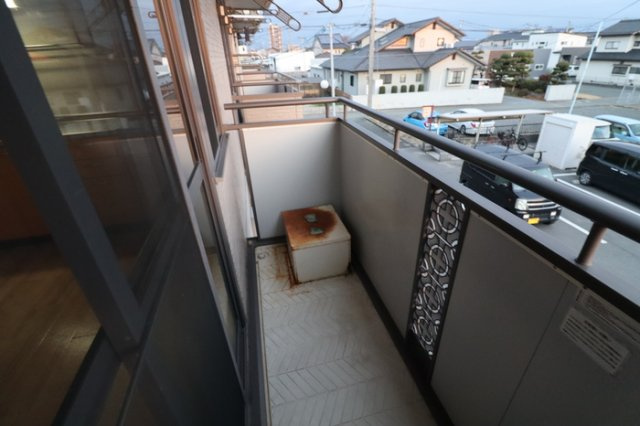 熊本市西区上代３丁目のアパートのバルコニー