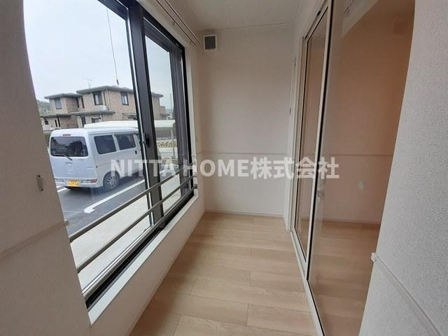 ブリーゼ西岡屋Ⅱのバルコニー|サンルーム付きのお部屋です♪