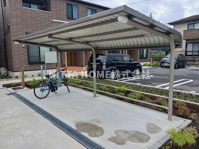 ブリーゼ西岡屋Ⅱの設備|屋根付きの駐輪場も無料で使用できます( ^^)