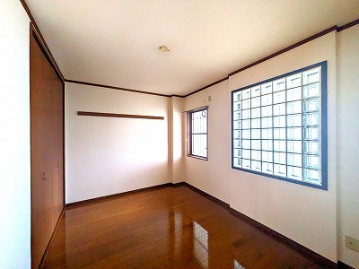 ブライトンヒルズの洋室