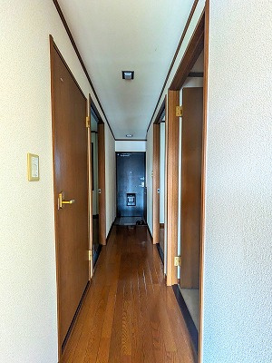 ブライトンヒルズの玄関