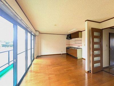 ブライトンヒルズの居間・リビング