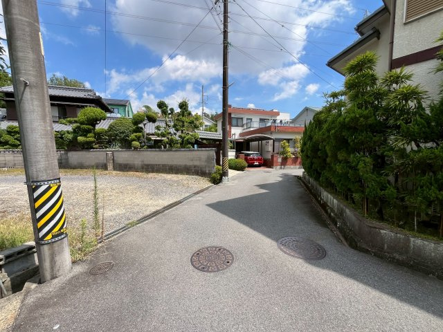 四日市市生桑町 売土地の前面道路含む現地写真