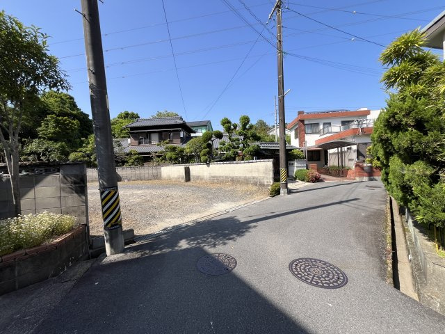 四日市市生桑町 売土地の前面道路含む現地写真