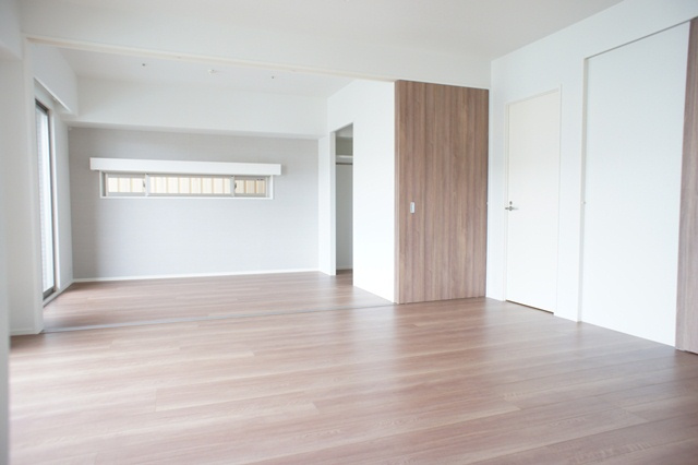 新品家具付きマンション博多駅前31A(KaGood福岡)の居間・リビング