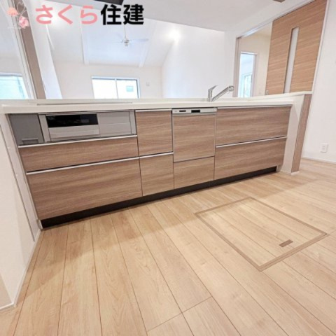 ブルーミングガーデン宇都宮市花房1丁目のキッチン|コンロは3つ口IHクッキングヒーターとなっております