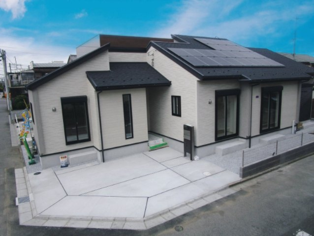 ブルーミングガーデン宇都宮市花房1丁目の外観|人気の平屋住宅です！2面道路なので日当たり良好♪太陽光発電・オール電化で光熱費エコ生活