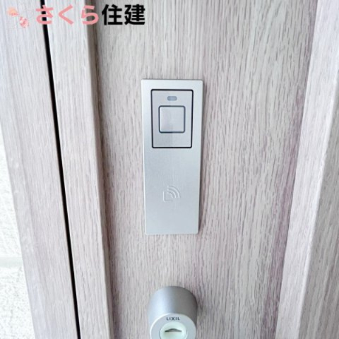 ブルーミングガーデン宇都宮市花房1丁目の防犯設備|スマートキー搭載で、お荷物を持ったままでも開閉が楽々です