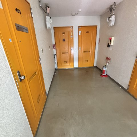 室蘭中島町ハウスのエントランス