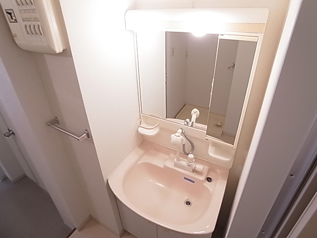 神戸市兵庫区平野町字天王谷東服山のアパートの洗面所|シャンプードレッサー