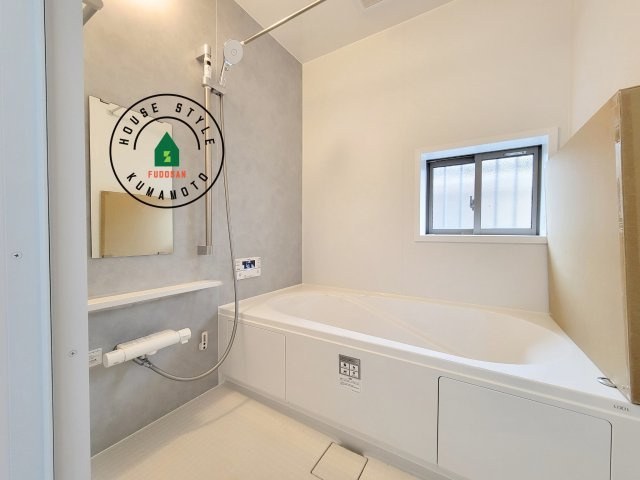 熊本市北区龍田弓削1丁目第1-2棟（A号棟）の内観：施工例|1日の疲れを癒してくれる広々バスルーム。雨の日のお洗濯にも大活躍な浴室乾燥機付です！