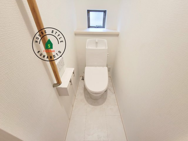 熊本市北区龍田弓削1丁目第1-2棟（A号棟）の内観：施工例|温水洗浄便座を完備しております。2ヶ所にトイレがあるのは朝の慌ただしい時間も安心です。