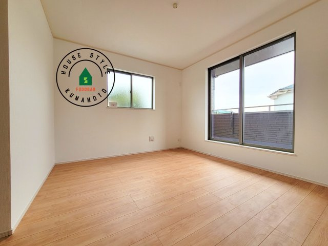 熊本市北区龍田弓削1丁目第1-2棟（A号棟）の内観：施工例|主寝室には収納力に優れたクローゼットがありますので、お部屋もすっきり片付きます。