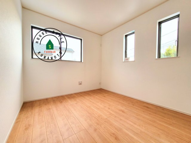 熊本市北区龍田弓削1丁目第1-2棟（A号棟）の内観：施工例|穏やかな光が差し込む室内には、穏やかな時間が流れます。