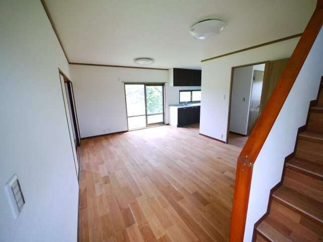 大網白里市南横川　中古戸建の居間・リビング|内外装リフォーム済み令和7年8月 敷地約185坪ドックラン・家庭菜園・バーベキューが可能です 