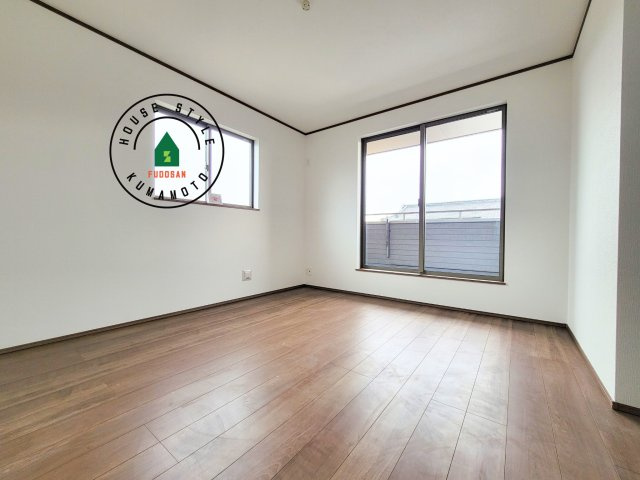 熊本市北区龍田弓削1丁目第1-2棟（B号棟）の内観：施工例|主寝室には収納力に優れたクローゼットがありますので、お部屋もすっきり片付きます。