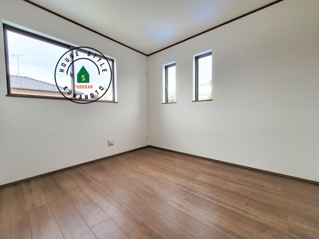 熊本市北区龍田弓削1丁目第1-2棟（B号棟）の内観：施工例|柔らかい陽光が差し込む明るいお部屋を演出する設計。彩光の取れる窓が気持ちの良いお部屋を創り上げます。