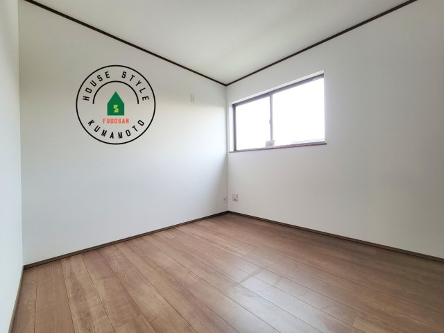 熊本市北区龍田弓削1丁目第1-2棟（B号棟）の内観：施工例|穏やかな光が差し込む室内には、穏やかな時間が流れます。