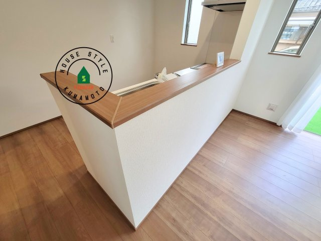 熊本市北区龍田弓削1丁目第1-2棟（B号棟）の内観：施工例|キッチンから立ち込める香りが今日の料理を期待させます。