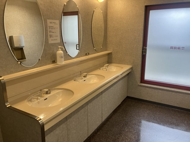 日本プレスセンタービルの洗面所|使いやすい洗面所です