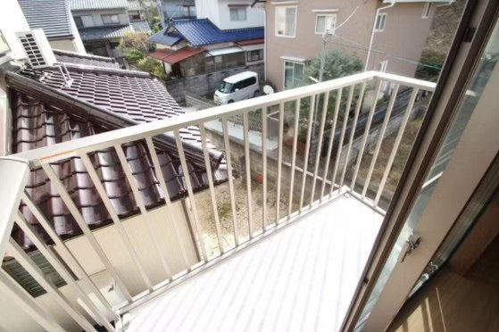 御成町借家のバルコニー