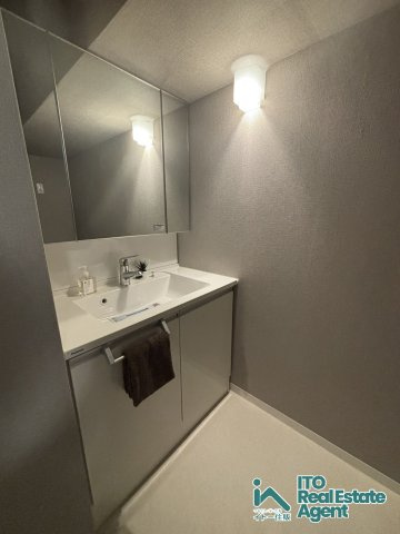 メガロコープ西陣 A棟の独立洗面台