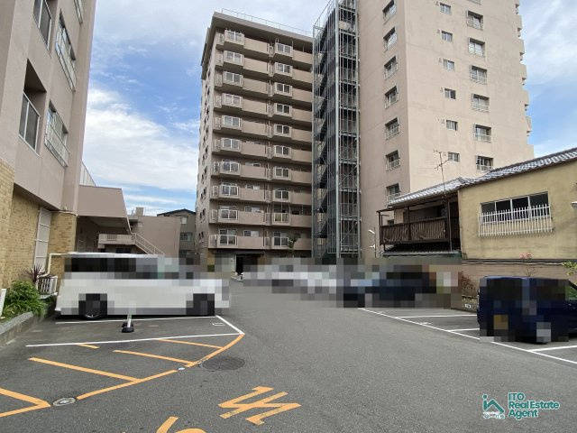 メガロコープ西陣 A棟の駐車場